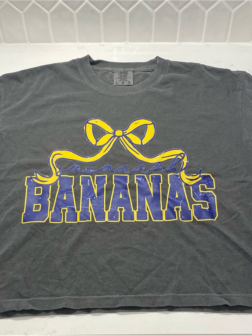 Savannah Bananas Baseball Cropped Tee Size Large T-Shirt with Ribbon logo 🍌